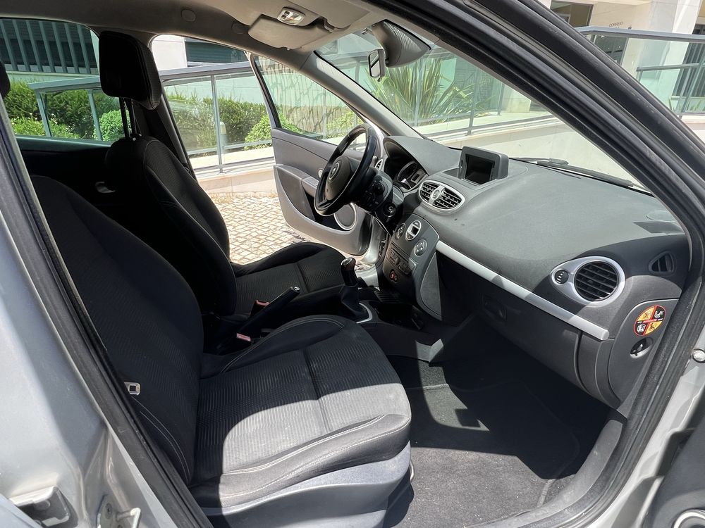 VENDE-SE RENAULT CLIO