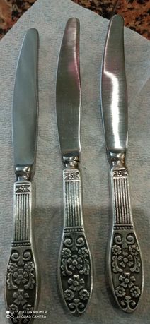 Мельхиоровые вилки и ножи,тарелки