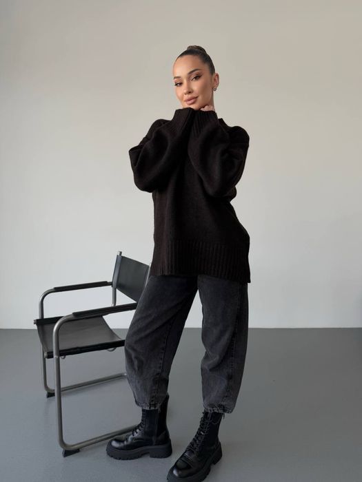 Жіночий стильний светр, є різні кольори