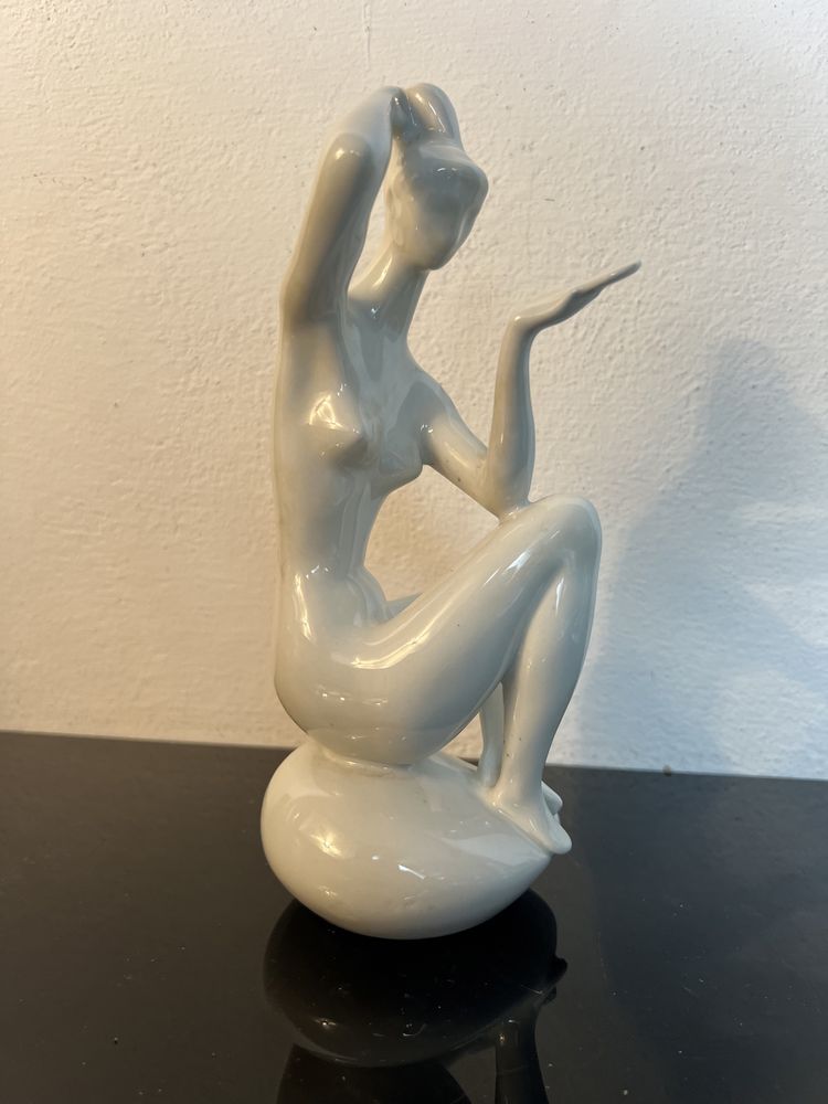 Kolekcjonerska figurka kobiety węgry vintage prl