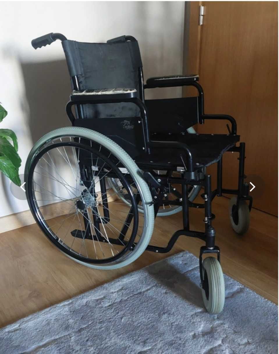 Cadeira de rodas para pessoas  até 150kg