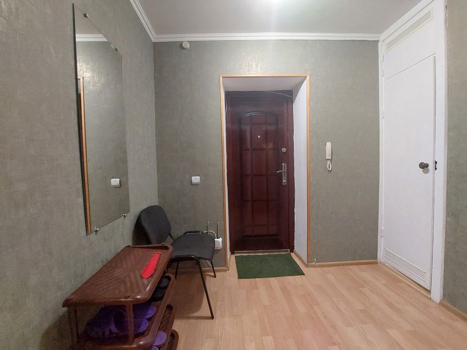 Бюджетна квартира в районі готелю Лучеськ( Відродження)