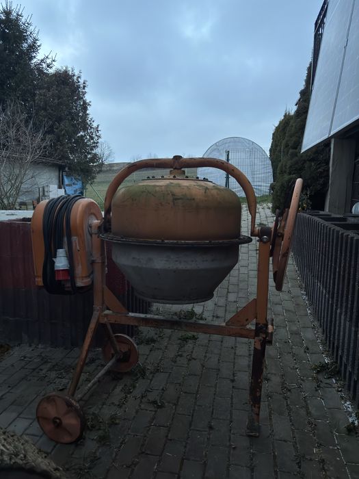 betoniarka pomarańczowa