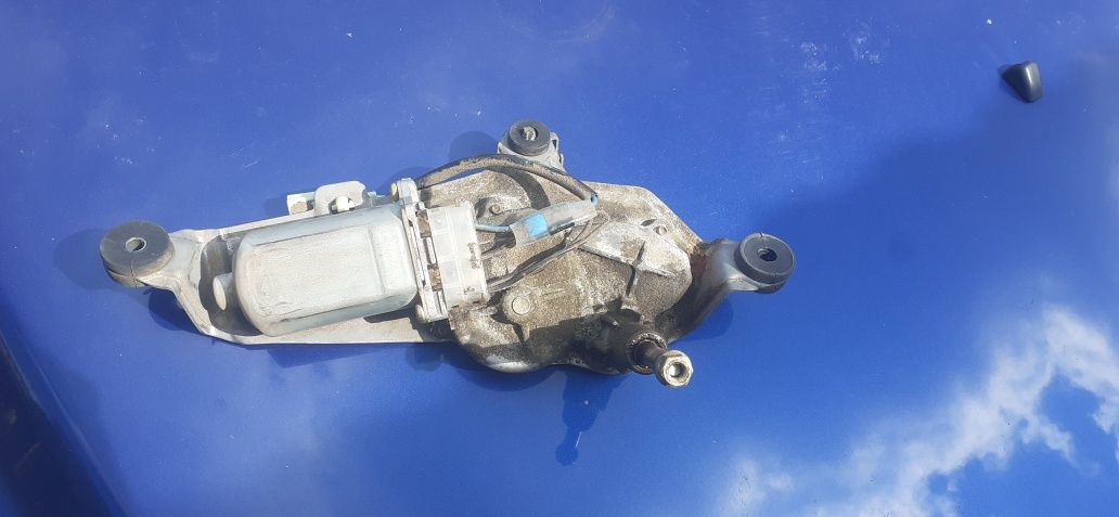 Silnik wycieraczki tylnej mazda 6 kombi 2002r