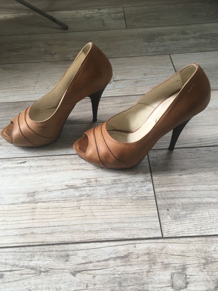 Brązowe szpilki peep toe Oleksy z McArthur rozmiar 38