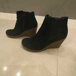 Buty czarne na koturnie