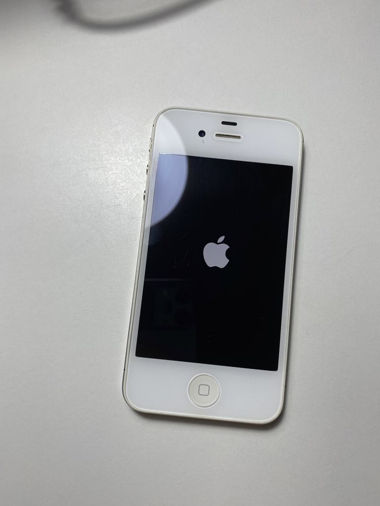 Продам iPhone 4 заблокирован айклауд