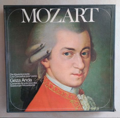 Coletânea de 12 LPs de concertos de piano de Mozart