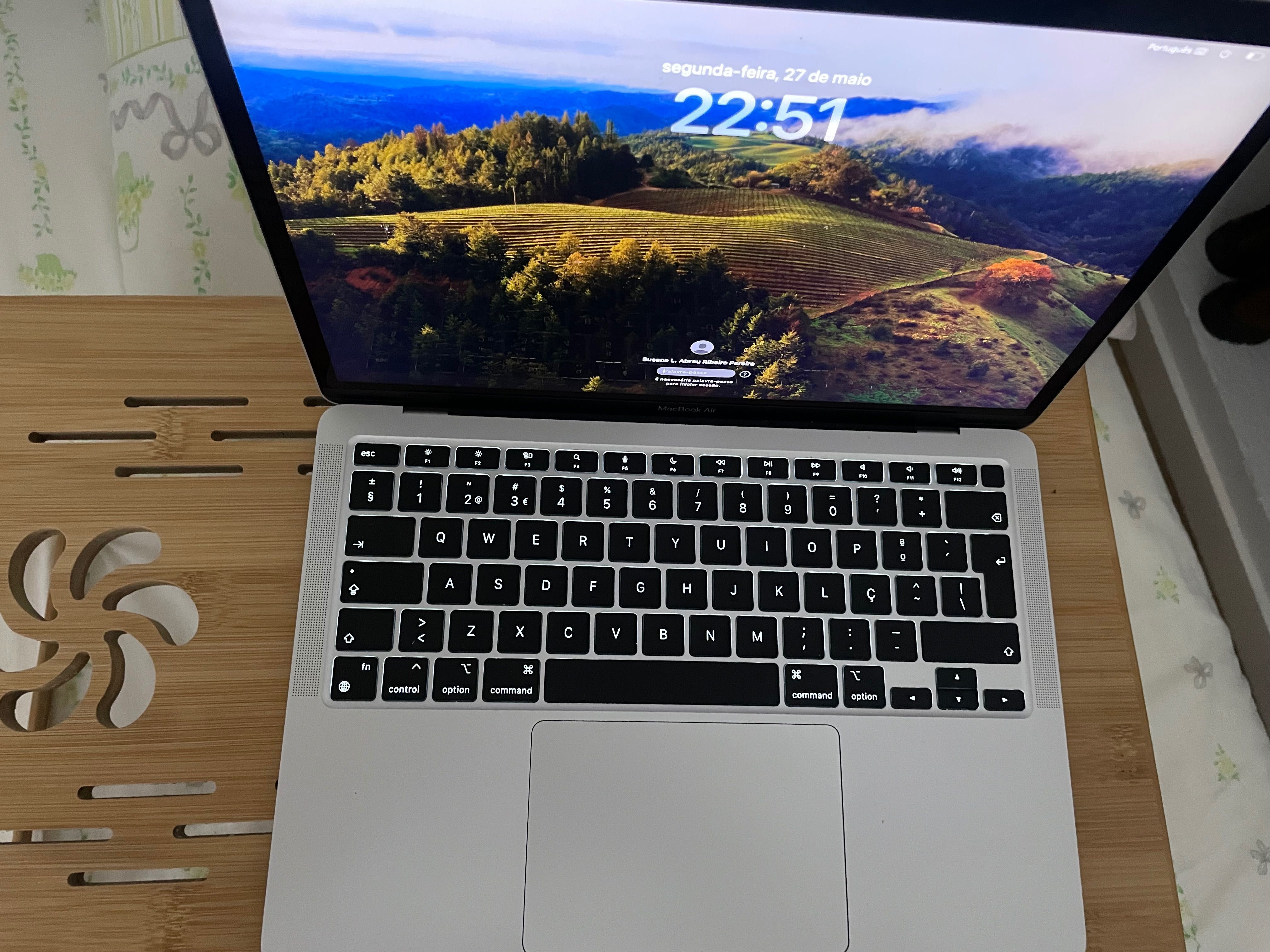 MacBook Air M1 2020 + Apple Magic Mouse