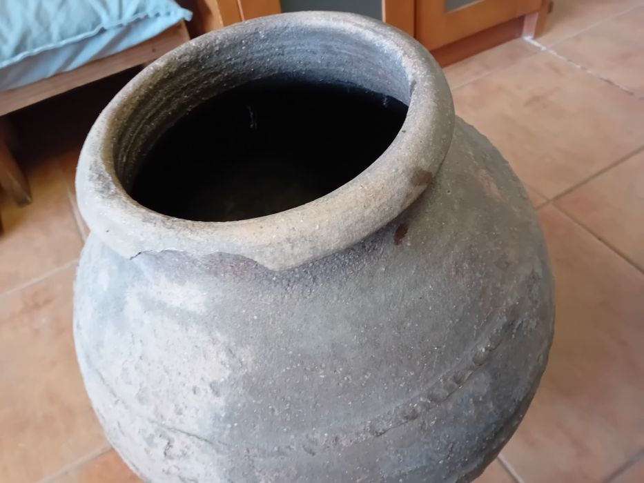 Talha antiga de barro