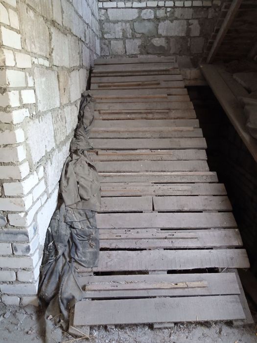 Продаю дом- недострой, пер. Железнодорожный, 25000 дол. Сша торг