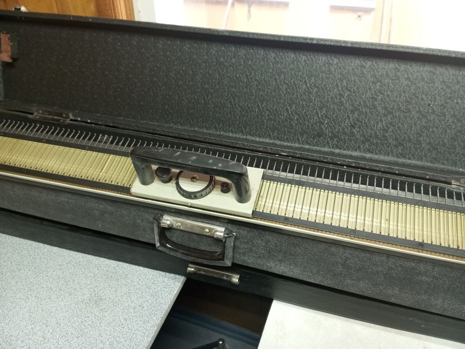 Вязальная машинка нива