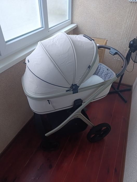 Дитяча коляска Carrello vector