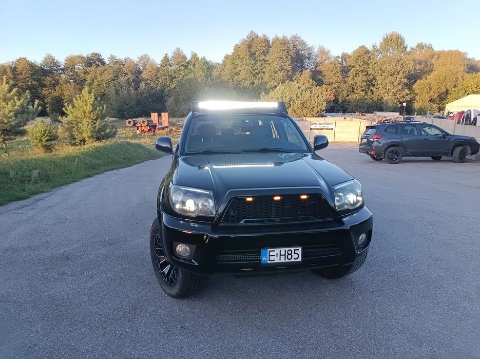 Toyota 4-Runner Zbudowana na przygodę – Toyota 4Runner V8 4x4 | Lift, spanie w środku!