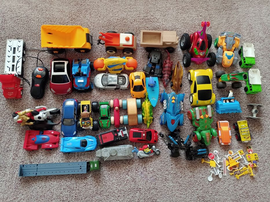 Машинки, літачки, оружиє