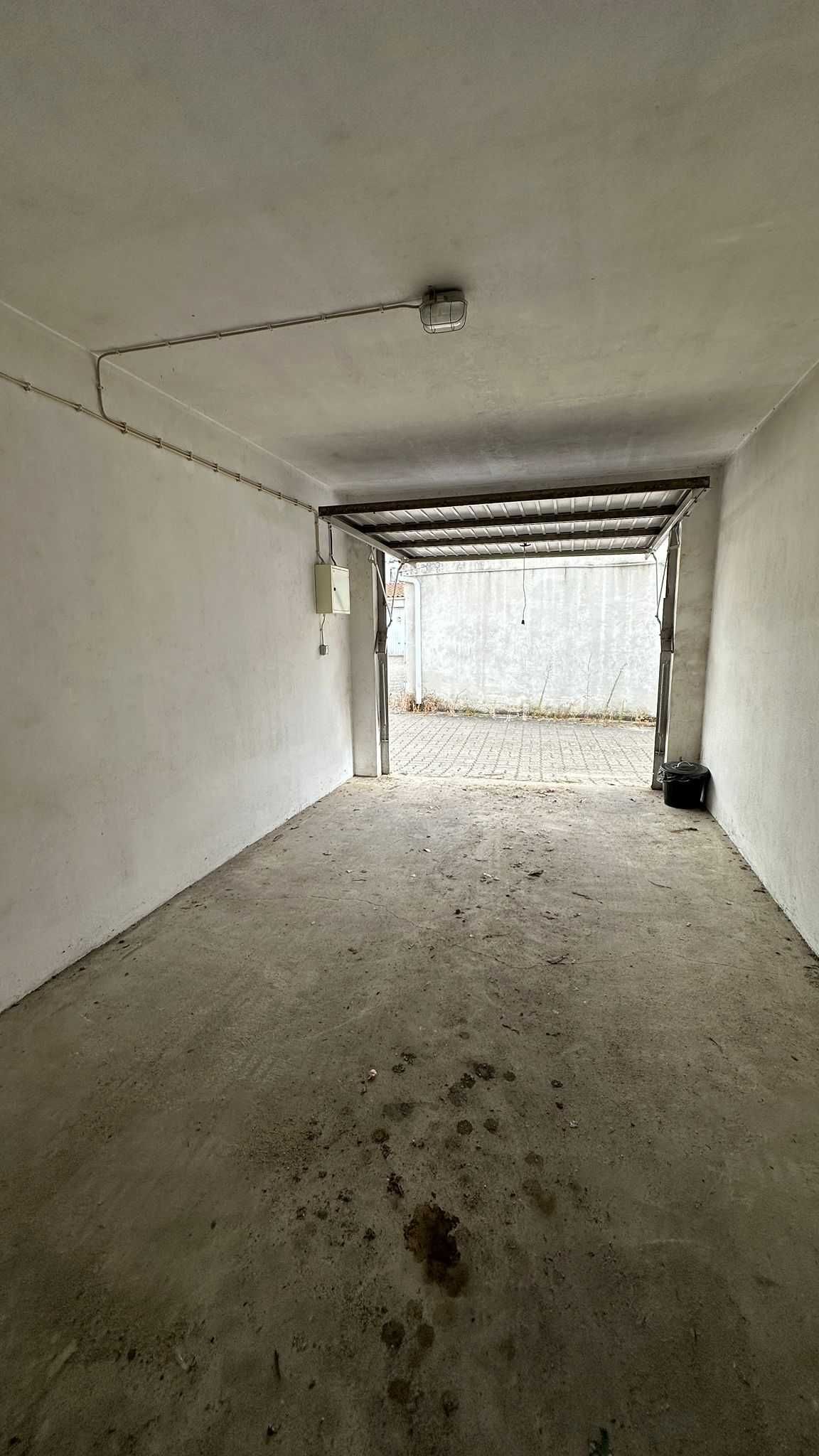 Arrendo garagem no centro de Cantanhede