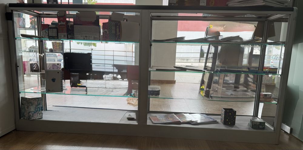Balcao comercial em vidro