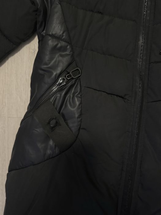 Жіноче пальто-пуховик чорне