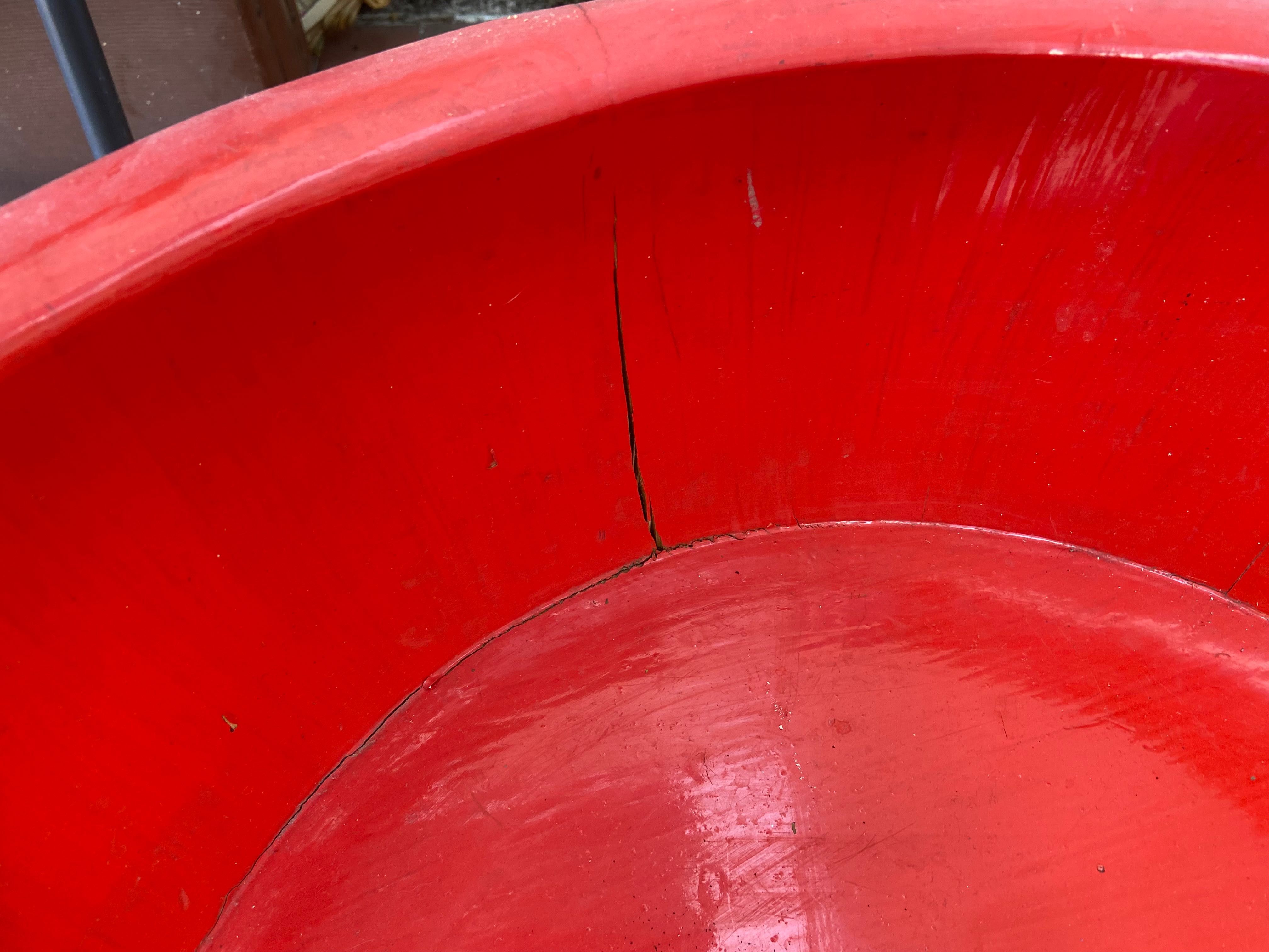 Móvel redondo vermelho