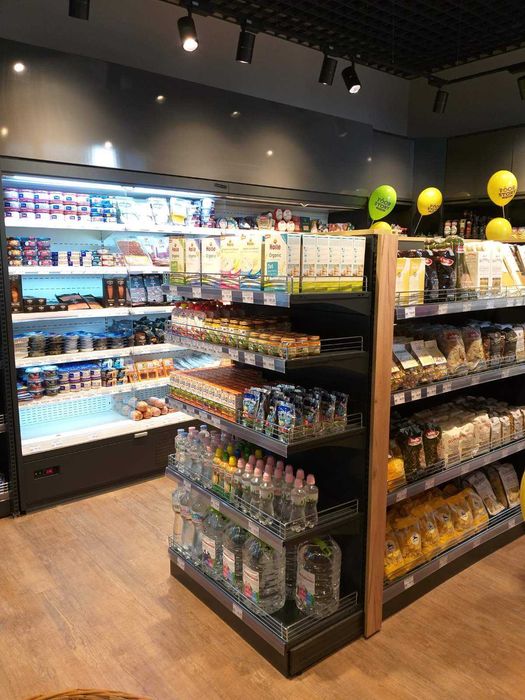 Торгове обладнання для магазину в наявності графітового кольору полиці