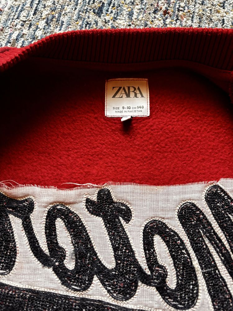 Бомбер червоного кольору Zara 9-10 років