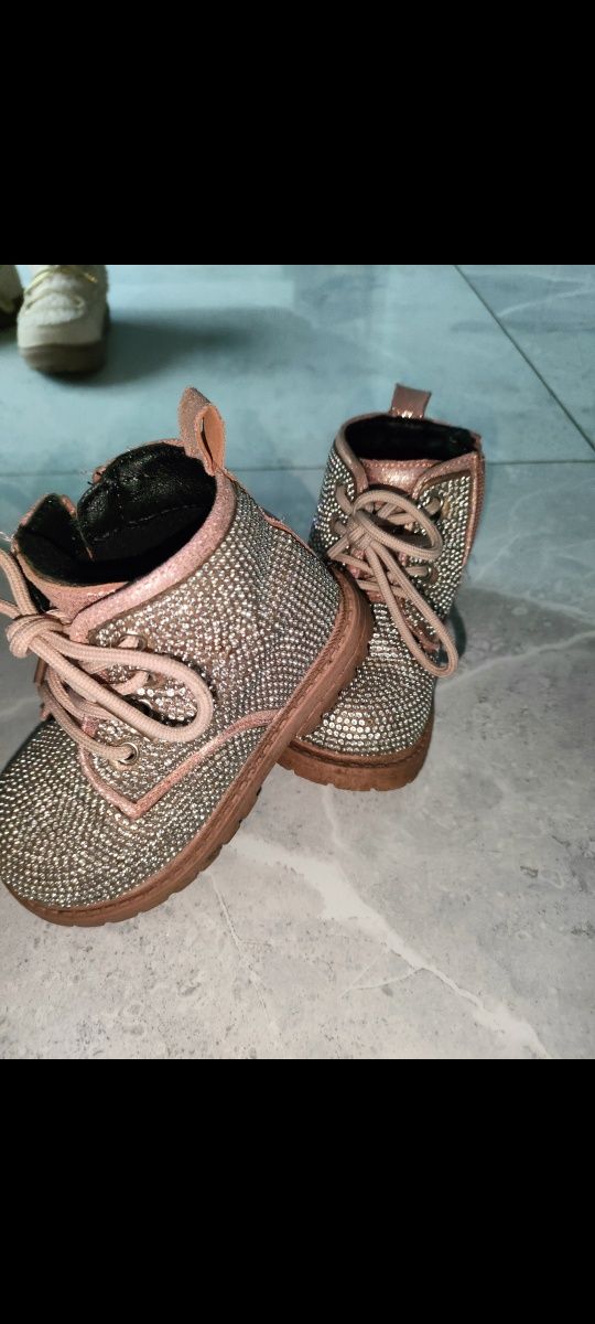 Buty zimowe na zamek
