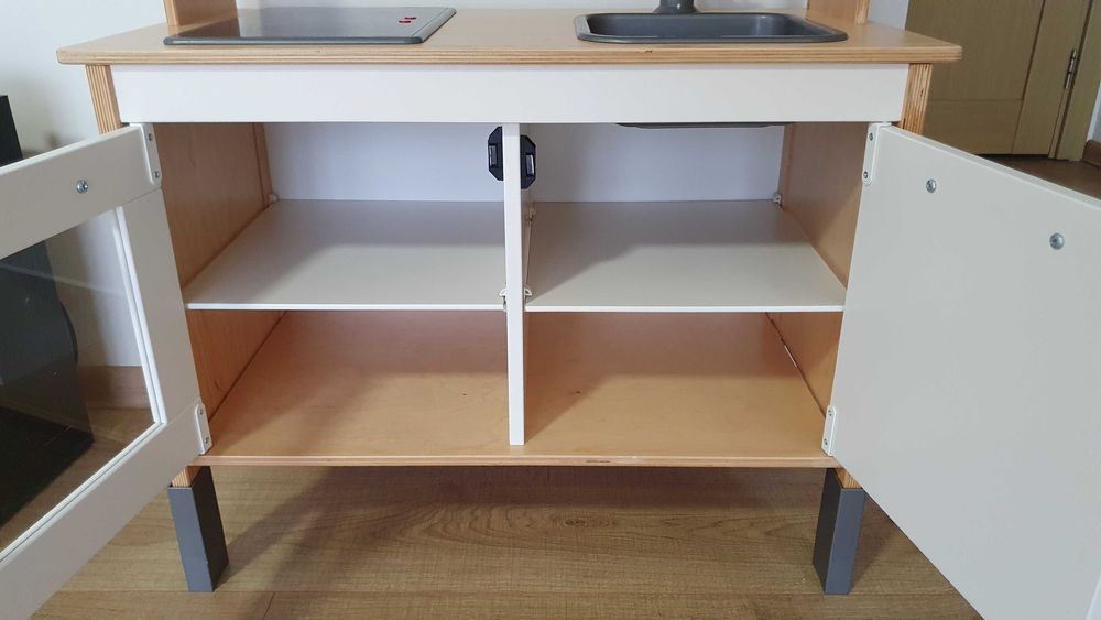 Дитяча кухня Ikea + посуд в подарунок