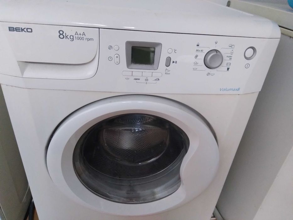 Maquina da roupa a funcionar