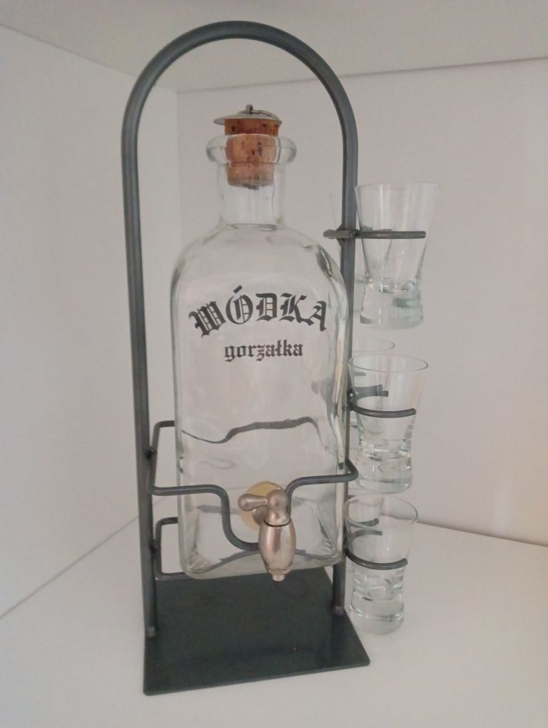 Butelka 1 litr na stojaku z kieliszkami