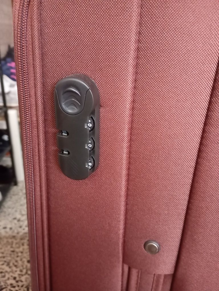 40€ Mala grande de viagem com rodas e código