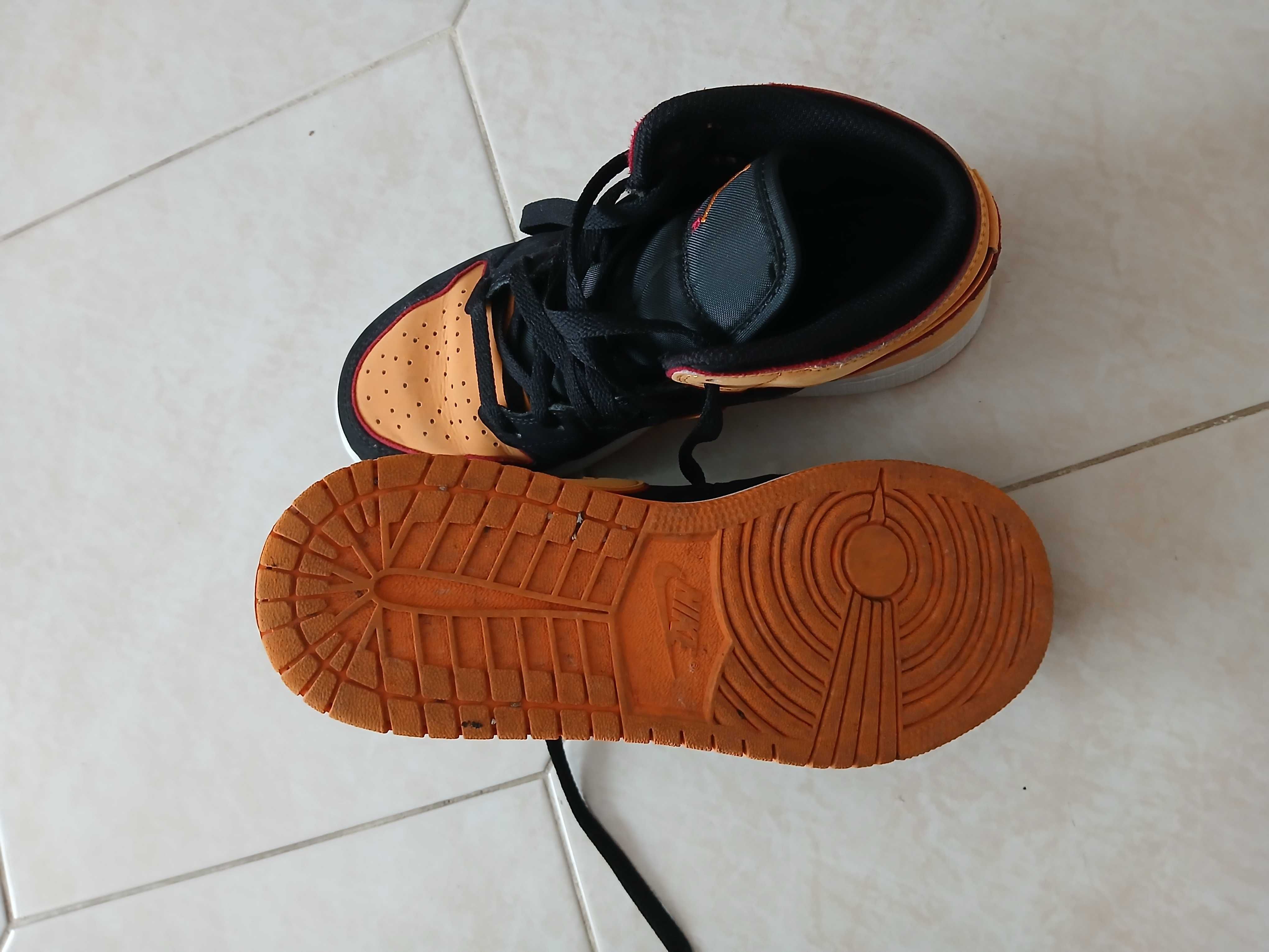 Air Jordan Nike Número 37.5 em Excelente Estado