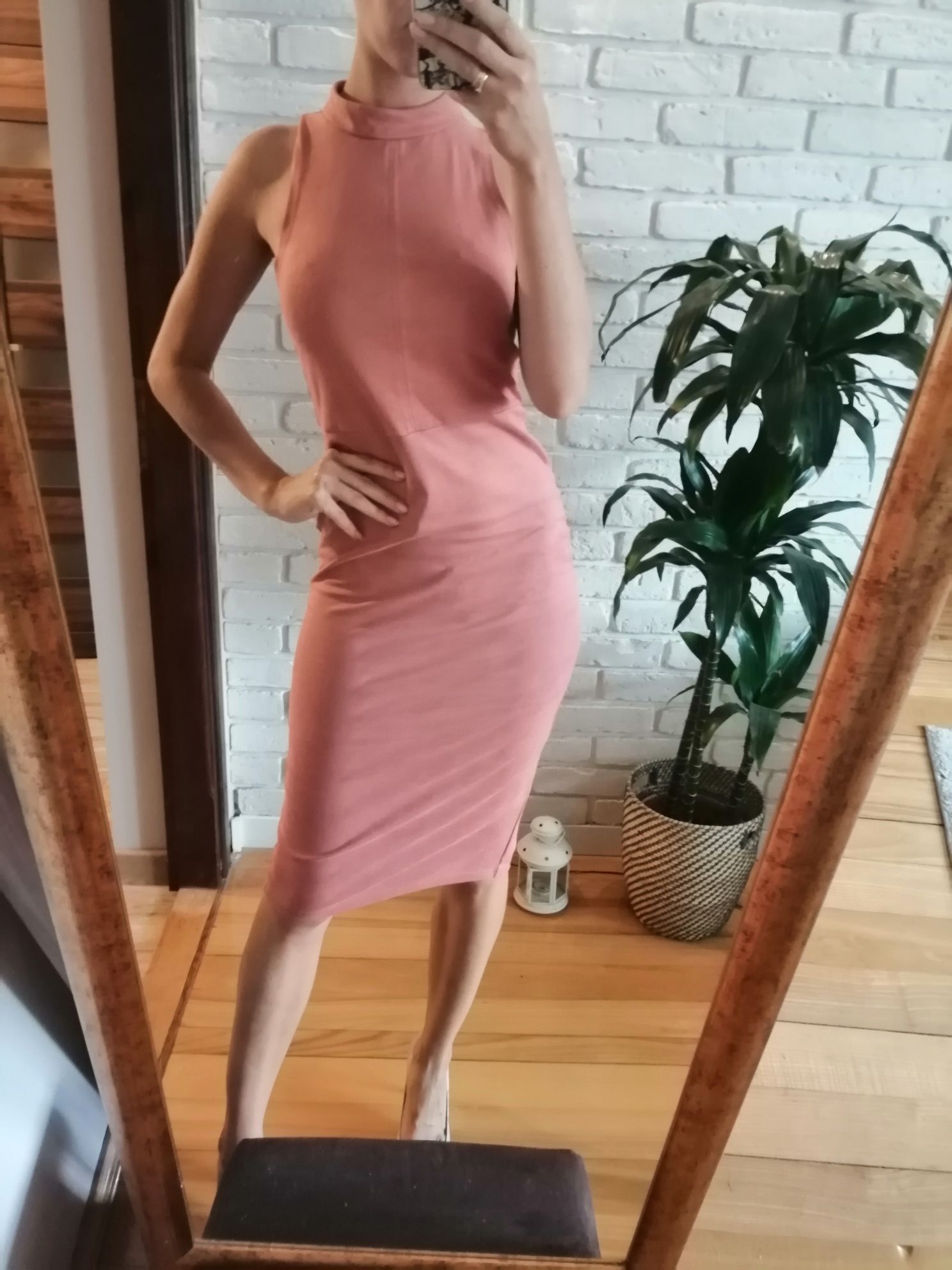 Suknia midi, dopasowana dekolt halter