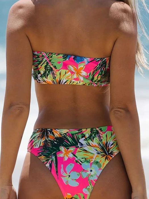 Bikini de senhora, de duas peças. Estampado floral. Novo.