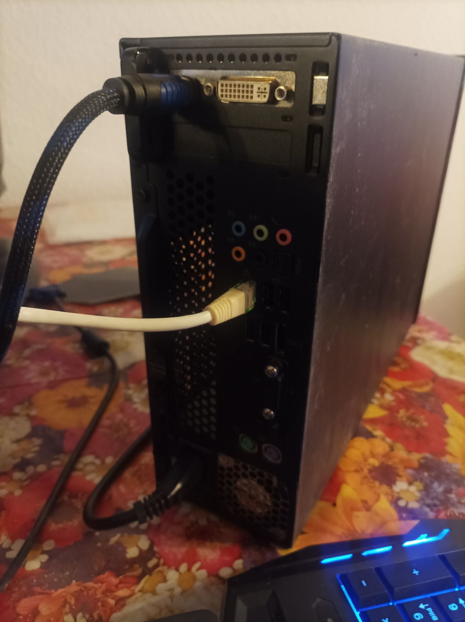 Komputer Acer Aspire AX3300 plus klawiatura,mysz