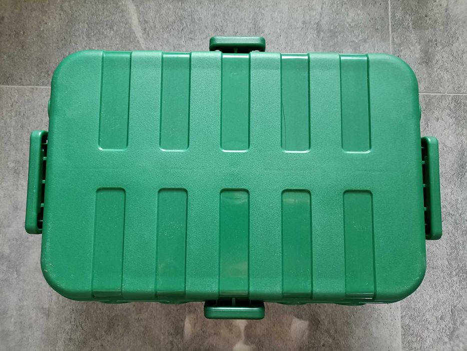 Wodoodporna ochronna skrzynka na gniazda elektryczne czarna