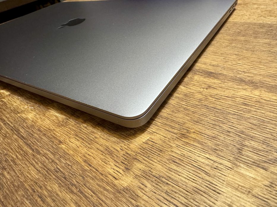 Macbook pro 16 2019 apple 16gb ram 256gb i7