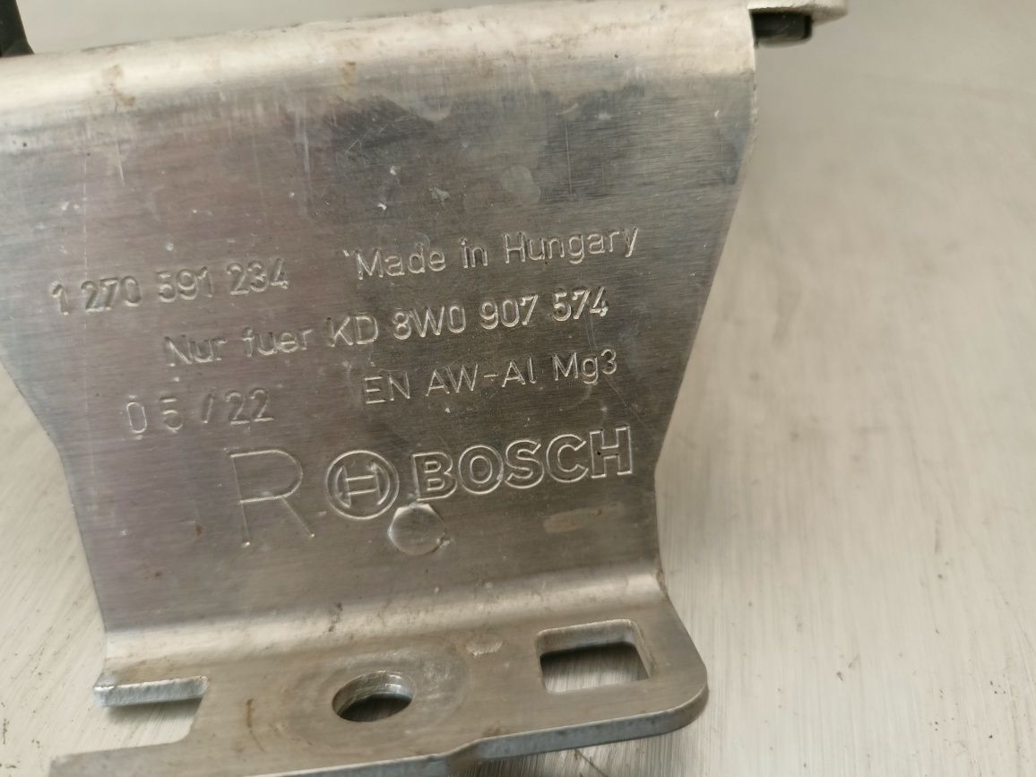 Audi A4 B9 A5 8W0 wspornik mocowanie radaru czujnika prawy