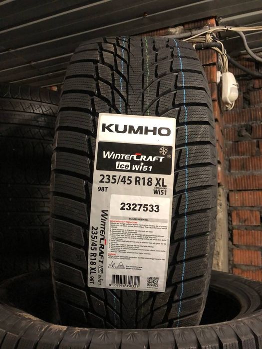 666 Новые зимние шины R18 235/45 Kumho