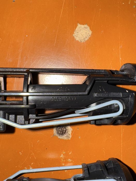 Фіксатори підголовника peugeot 308 t7