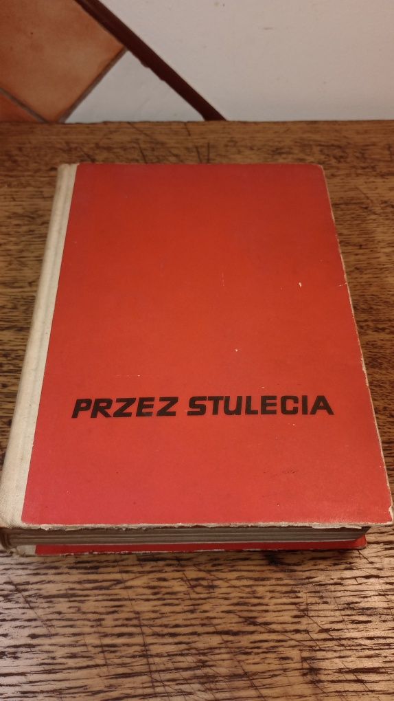 Przez stulecia. Opowiadania z historii Polski