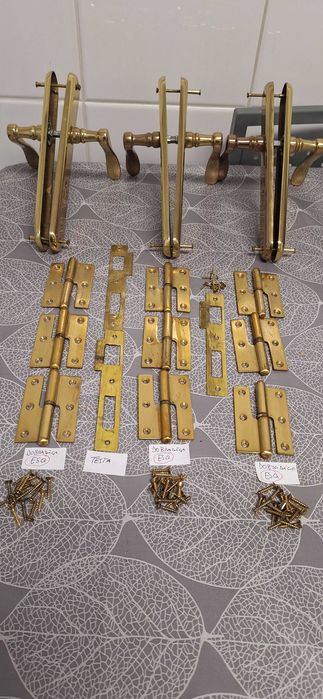 Puxadores latão  dobradiças latao