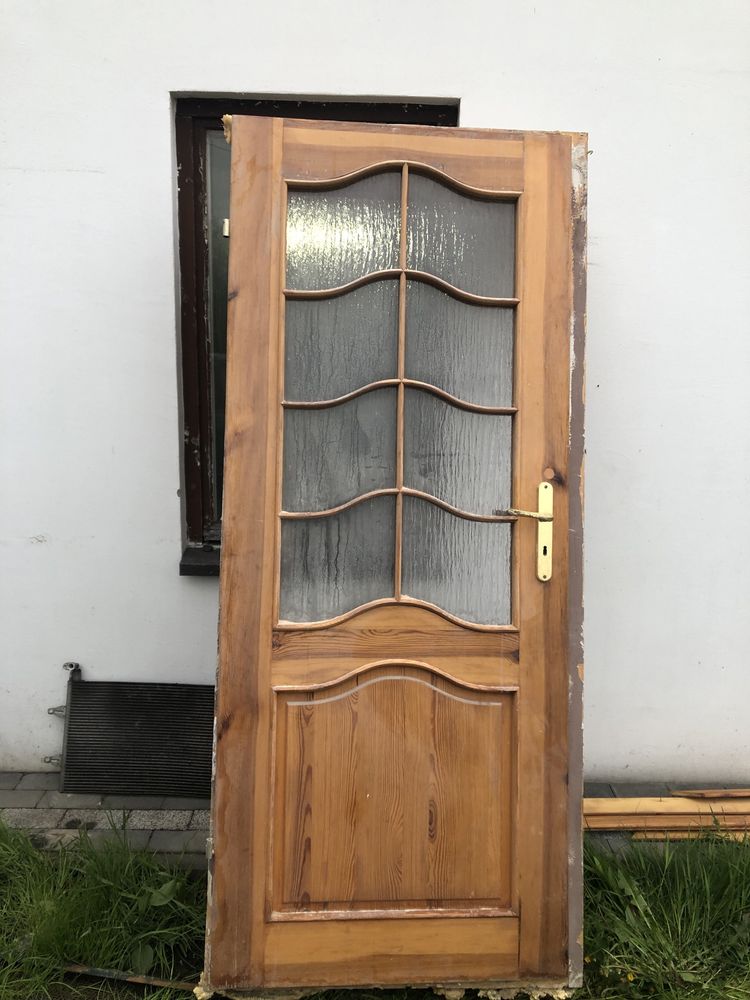 Sprzedam drewniane drzwi kompletne wraz ze skrzynią