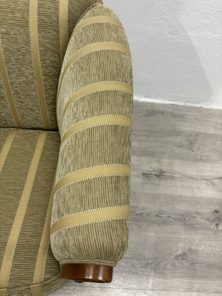 Stylowy fotel materiałowy