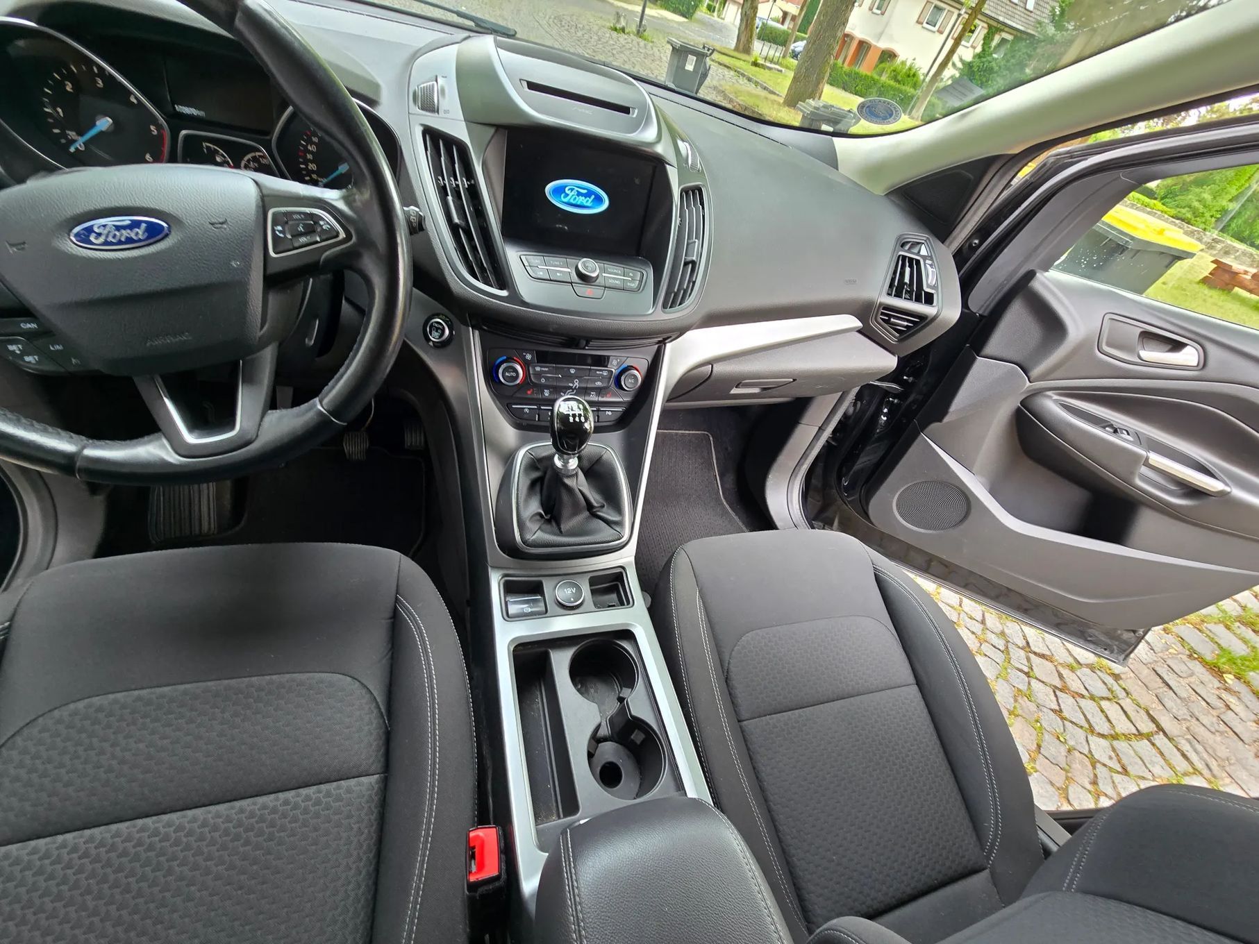 Ford Kuga Samochod sprowadzony z Niemiec , odkupiony od firmy.