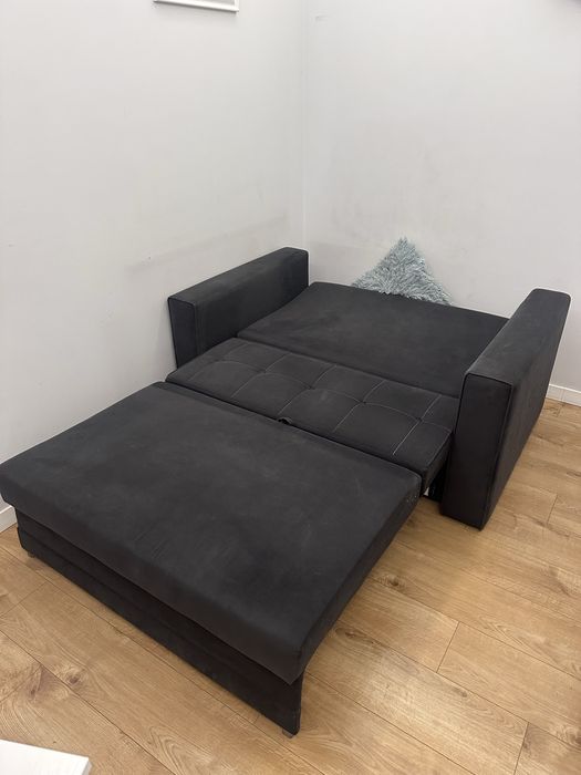 Kanapa dwuosobowa rozkładana z pojemnikiem