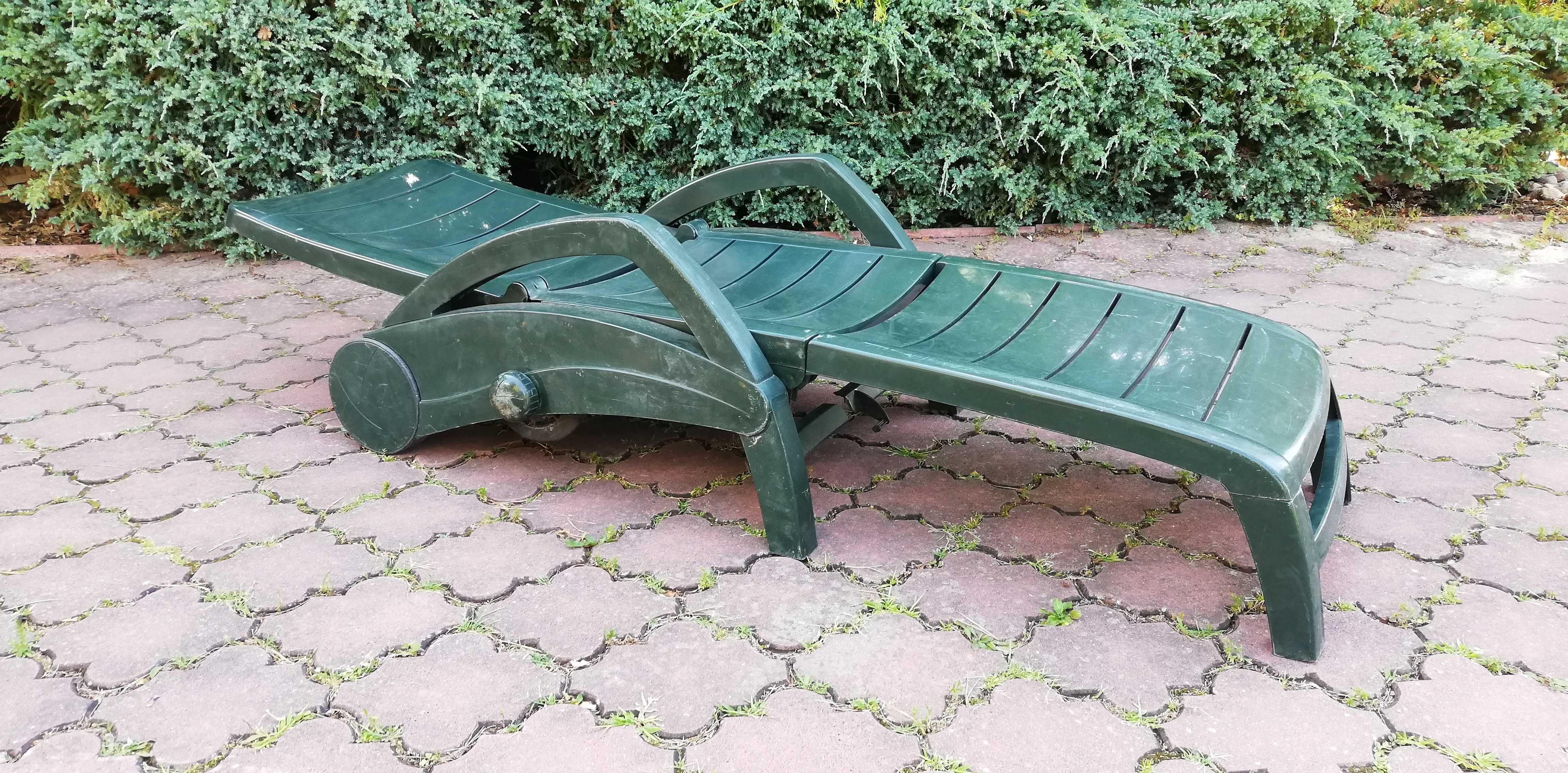 leżak rozkładany łóżko do opalania hotelowe relaks wakacje lato basen
