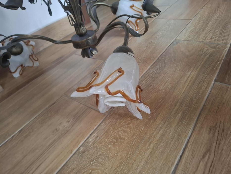 Karnisz z trzema kloszami