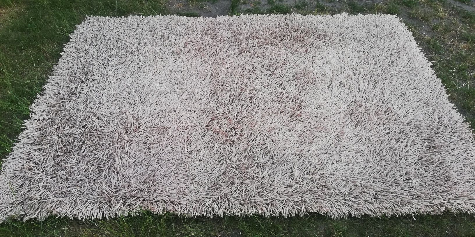 Szary dywan ze srebrną nicią, ręcznie tkany 600 euro