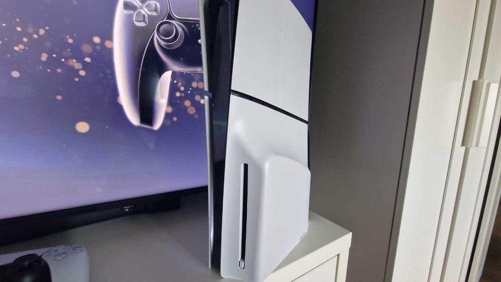 PlayStation 5 Slim z napędem + 2 gry – Gwarancja do 12.2025