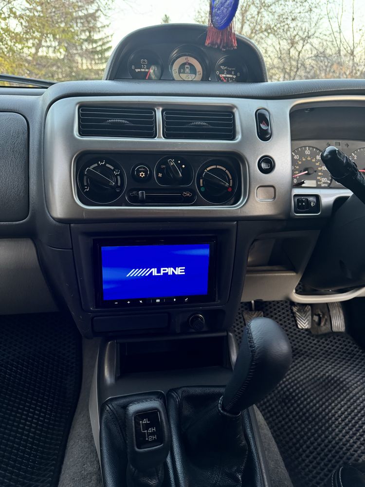 Mitsubishi Pajero Sport 2004 року